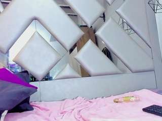 nahomii-hill's CamSoda show and profile