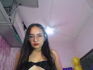 maylin-horny19's live room