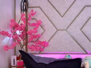 nathalyasummer's CamSoda show and profile