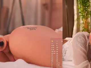 Elizabeth and Ember's Live Sex Cam Show