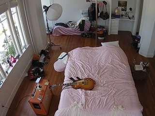 le modèle voyeurcam-celticiron-01 est en webcam porno dans un show sur le site camsoda, il possède les tags suivants: black hair,blowjob,cock rating,green eyes,muscular,no drinking,no smoking,orgasm,tattoos,hd