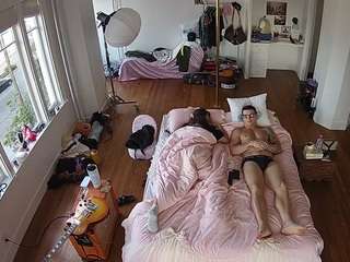 le modèle voyeurcam-celticiron-01 est en webcam porno dans un show sur le site camsoda, il possède les tags suivants: black hair,blowjob,cock rating,green eyes,muscular,no drinking,no smoking,orgasm,tattoos,hd