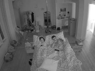 Эта модель сейчас онлайн. voyeurcam-celticiron-01