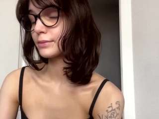 Thea live webcam show