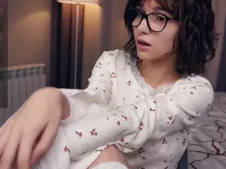 Thea's Live Sex Cam Show