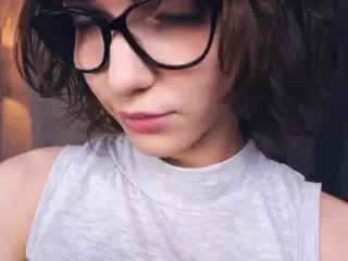 Thea's Live Sex Cam Show