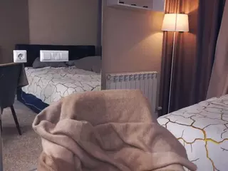 Thea's Live Sex Cam Show