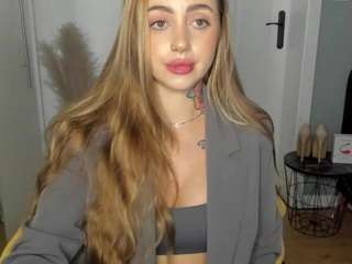 delightcoralie's CamSoda show and profile