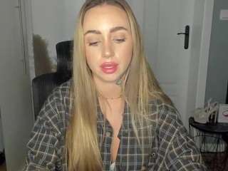 delightCoralie live cam preview