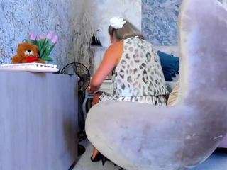 BlondeHotMilf Liiana live webcam show