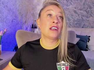 BlondeHotMilf Liiana live webcam show
