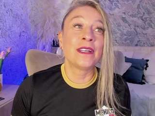 BlondeHotMilf Liiana live webcam show