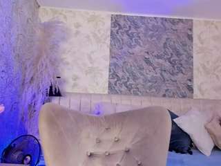 BlondeHotMilf Liiana live webcam show