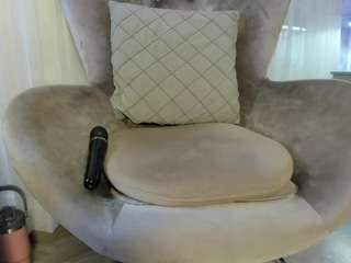 BlondeHotMilf Liiana live cam preview