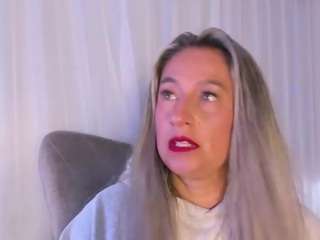 BlondeHotMilf Liiana live cam preview