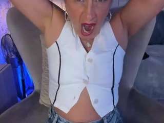 BlondeHotMilf Liiana on CamSoda