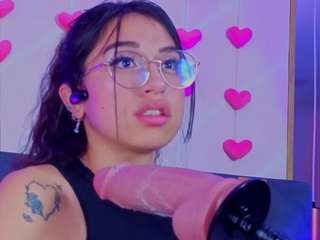 madyjackson's CamSoda show and profile