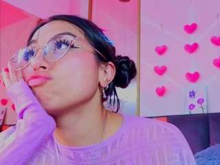 Questo modello è in diretta ora. madyjackson