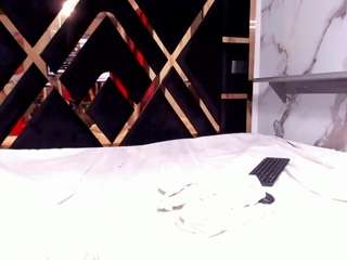 sara-tompsonn Live Webcam on CamSoda