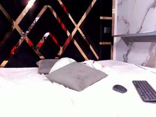 sara-tompsonn Live Webcam on CamSoda