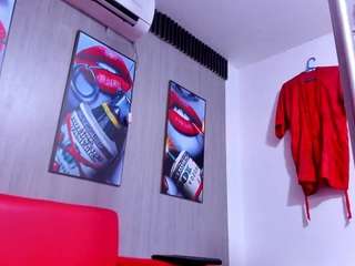 sara-tompsonn webcam model