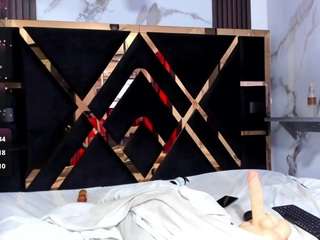 sara-tompsonn Live Webcam on CamSoda