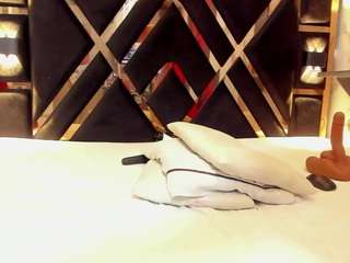sara-tompsonn live webcam show