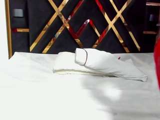 sara-tompsonn live webcam show