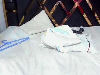 sara-tompsonn live webcam show