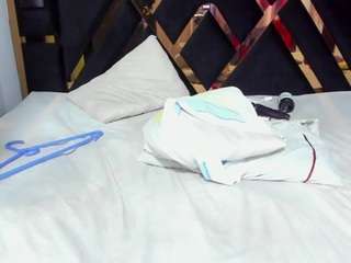 sara-tompsonn live webcam show