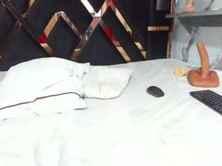 sara-tompsonn live webcam show