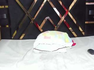 sara-tompsonn live webcam show