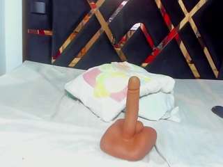sara-tompsonn Live Webcam on CamSoda