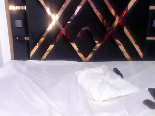 sara-tompsonn's Live Sex Cam Show