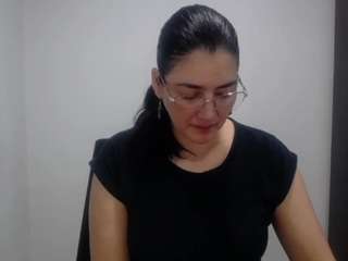 Moon live cam — big tits, hairy pussy, tease