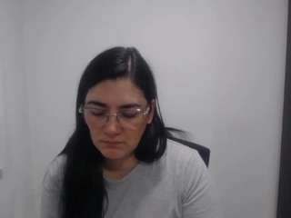 le modèle theaisart est en webcam porno dans un show sur le site camsoda, il possède les tags suivants: big tits,handjob,toys,tease,tattoos,squirter,normal,no smoking,natural,lovense,lingerie,hairy pussy,black hair,fingering,drinking,doggy style,dirty talk,dildo or vibrator,cock rating,camel toe