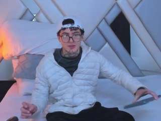 xhotdesire-fx's CamSoda show and profile