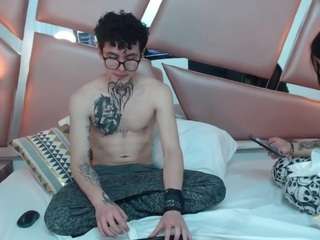 Xhotdesire-fx's cam show statistics and live stream