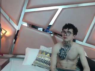 Xhotdesire-fx's cam show statistics and live stream