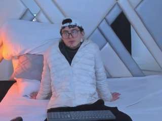 Xhotdesire-fx's cam show statistics and live stream