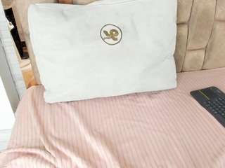 Lilian-Starfire live webcam show