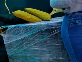 criistalxxx, female webcam model,  years old, on live webcam