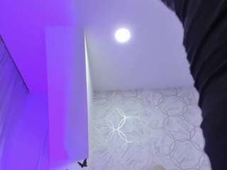 foxy200's CamSoda show and profile