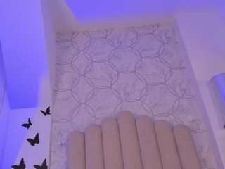 foxy200's CamSoda show and profile