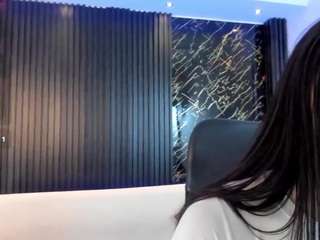 Model ini sedang live sekarang. ivanaafox