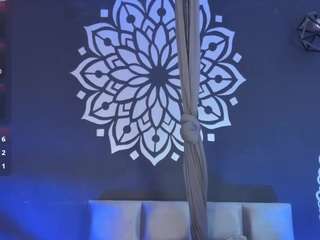Ivanaa__ live cam preview