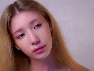 Live cam show with MaeBrowning