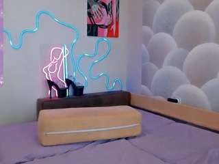 snikerslike Live Webcam on CamSoda