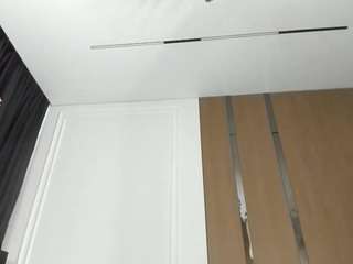 ZiraSwan live webcam show