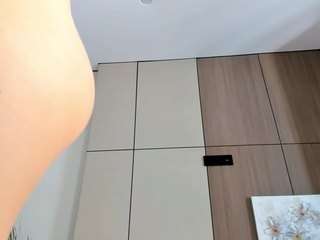 ZiraSwan live cam preview